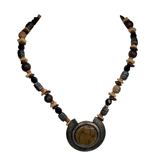 Chicos 12” Dual Round Shell with String of Chip Shell Genuine Chocker Necklace - Picture 3 of 10